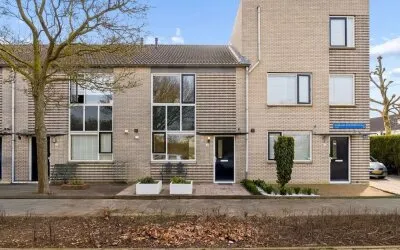 Tussenwoning te koop: Generaal Overakkerstraat 18, Verzetswijk Oost Almere