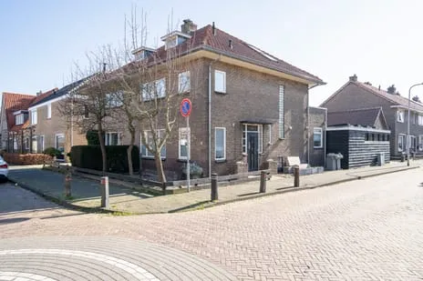 Twee-onder-één-kap te koop: Generaal Pironstraat 24, Oranjebuurt-Zuid Leerdam