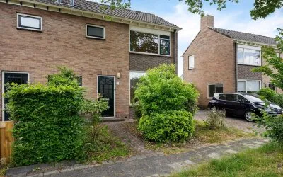 Terraced house for sale: George Wilhelmlaan 81, Centrum Leek en omgeving Leek