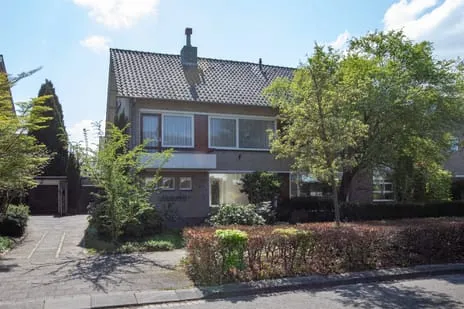 Twee-onder-één-kap te koop: Geraniumlaan 8, Voldijn Waalre