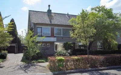 Twee-onder-één-kap te koop: Geraniumlaan 8, Voldijn Waalre