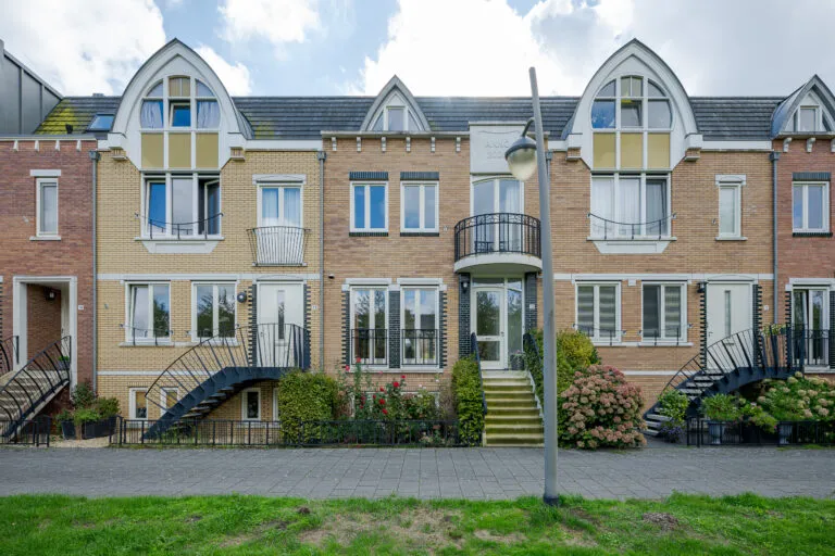 Tussenwoning te koop: Gerard Revesingel 12, Voorschoten