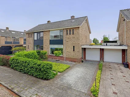 Tussenwoning te koop: Gerard van Voornestraat 139, Rugge Brielle