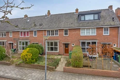 Tussenwoning te koop: Gerard Doustraat 21, Bergerwegkwartier Alkmaar