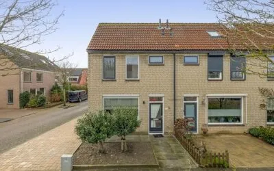 Hoekwoning te koop: Gerbera 12, Dirksland zuid Dirksland