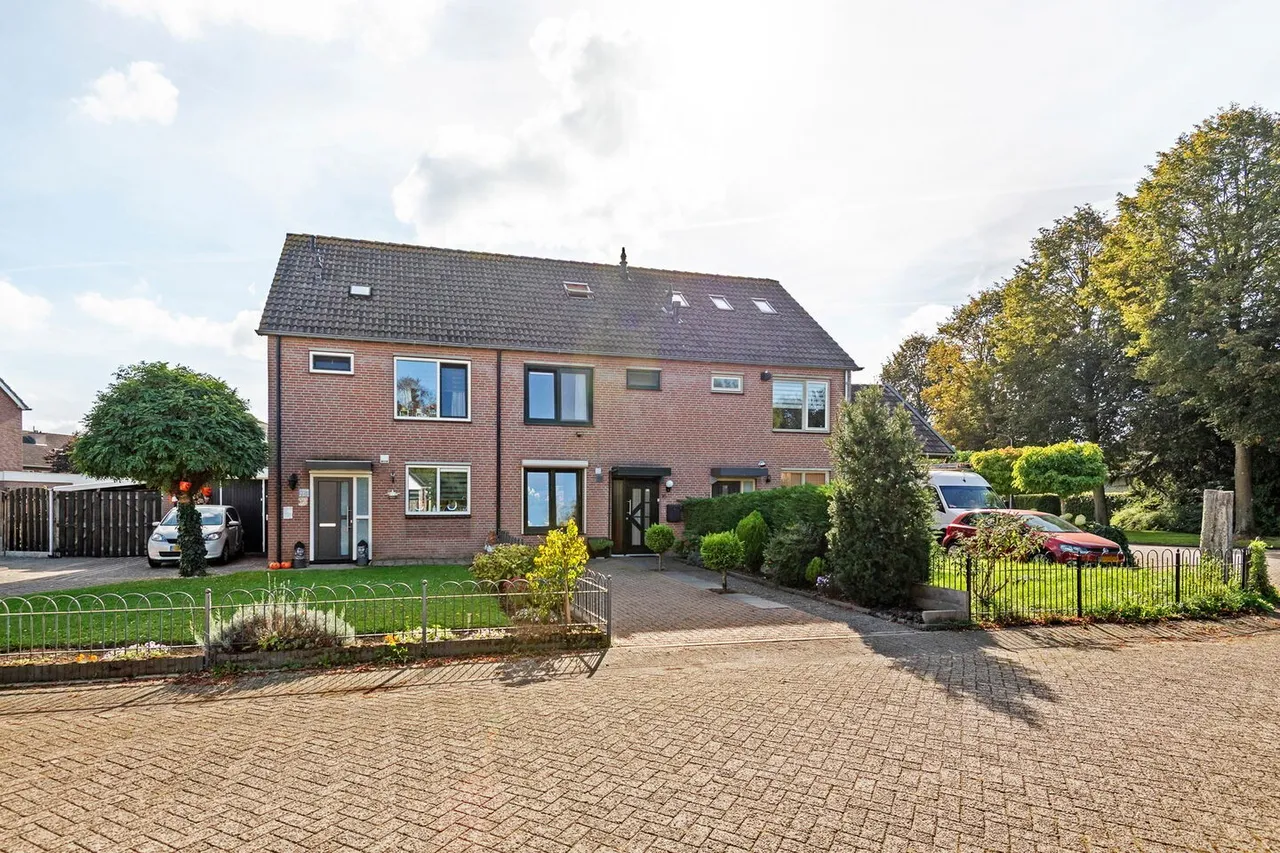 Tussenwoning te koop: Gerestein 16, Tiel