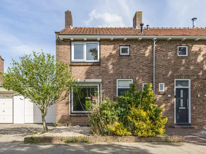 Tussenwoning te koop: Gerrit De Voslaan 18, Puttershoek Woonkern Puttershoek