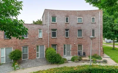 Tussenwoning te koop: Gerrit Kögelerstraat 74, Verzetsheldenbuurt Zwijndrecht