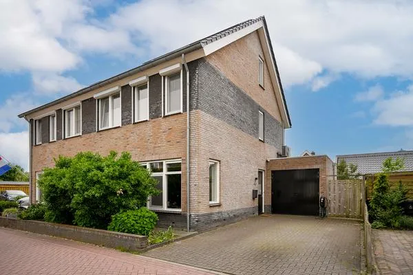 Twee-onder-één-kap te koop: Gerrit Achterbergstraat 20, Langbroek Langbroek