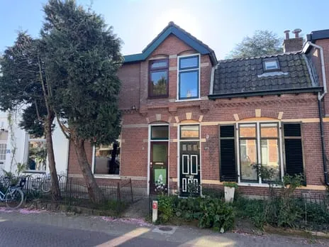 Terraced house for sale: Geuzenweg 174, Geuzenbuurt Hilversum