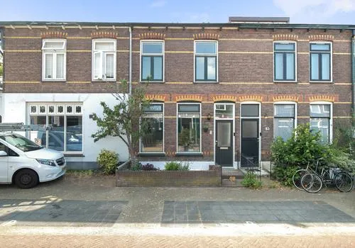 Tussenwoning te koop: Geuzenweg 81, Geuzenbuurt Hilversum