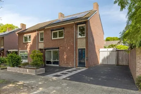 Twee-onder-één-kap te koop: Gezellenstraat 2, Keent Weert