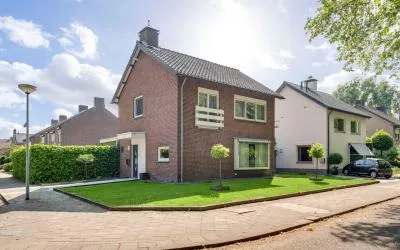 Twee-onder-één-kap te koop: Gezellenstraat 9, Keent Weert