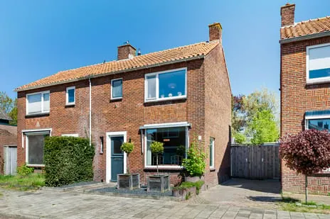 Twee-onder-één-kap te koop: Gezinastraat 3, Nijverheid Hengelo