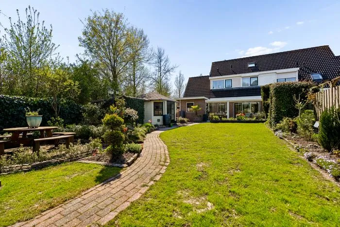 Hoekwoning te koop: Giek 70, Vrijheid Elburg