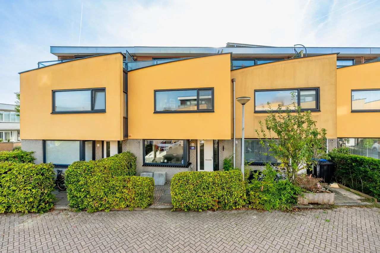 Tussenwoning te koop: Gijsbertje Louffhof 3, Weesp