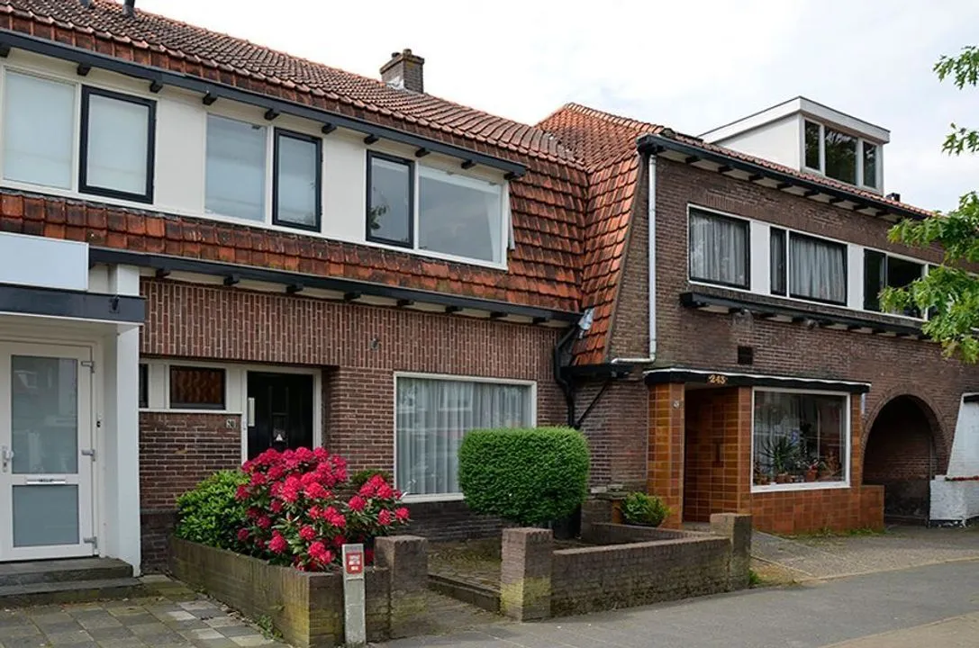 Tussenwoning te huur: Gijsbrecht van Amstelstraat 241, Hilversum