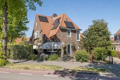 Twee-onder-één-kap te koop: Gijsbrecht van Amstelstraat 54, Schilderskwartier Hilversum
