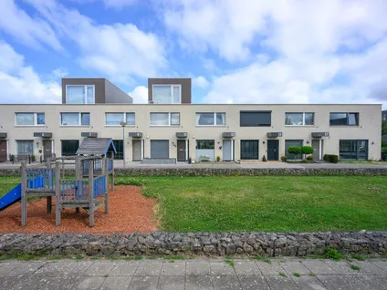 Tussenwoning te koop: Giottoplantsoen 13, Tussen de Vaarten Z.- Zuidoost Almere