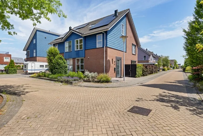 Corner house for sale: Gjalt de Jongstraat 40, Drachstervaart west Drachten