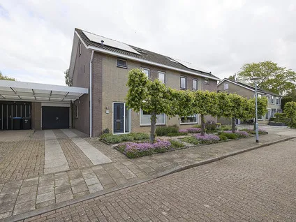 Tussenwoning te koop: Gladiolenlaan 8, Kern Hoek Hoek