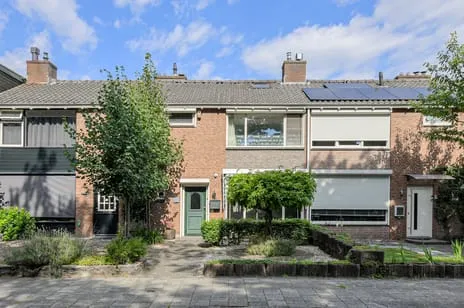 Tussenwoning te koop: Gladiolenstraat 14, Bloemenbuurt Oosterhout (Nb)