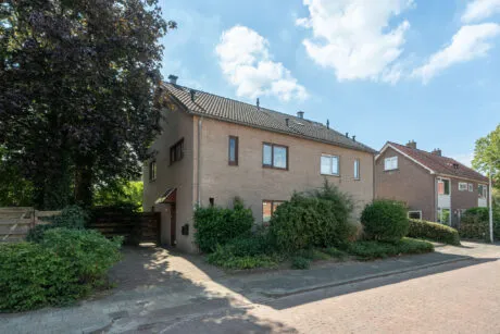 Twee-onder-één-kap te koop: Gladiolenstraat 8, Wageningen