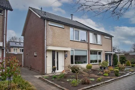 Twee-onder-één-kap te koop: Glanestraat 16, Vikkerhoek Hengelo