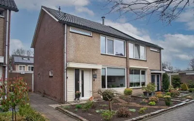 Twee-onder-één-kap te koop: Glanestraat 16, Vikkerhoek Hengelo