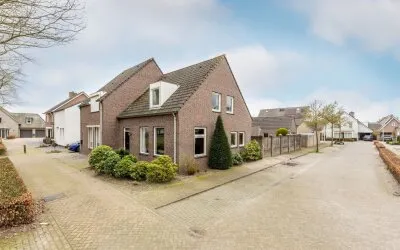 Twee-onder-één-kap te koop: Glazenmaker 2, Middelbeers Oost West En Middelbeers