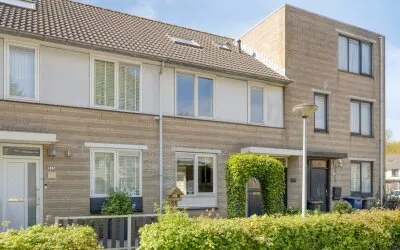 Tussenwoning te koop: Glenn Millerweg 145, Muziekwijk N.-Zuidwest Almere