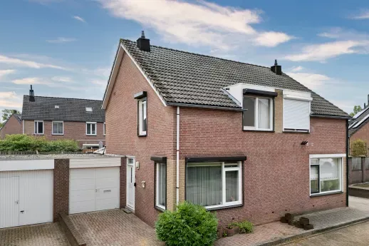Tussenwoning te koop: Globestraat 8, Steyl