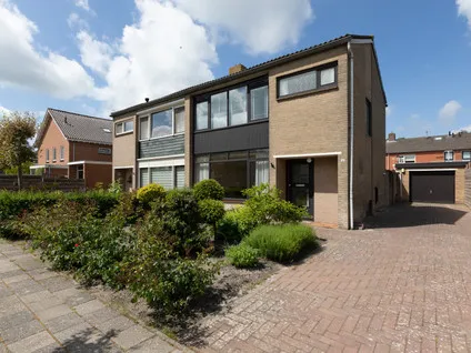 Twee-onder-één-kap te koop: Godscalcusstraat 17, Bolsward-Zuidoost Bolsward
