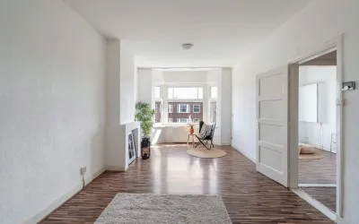 Appartement te koop: Goeverneurlaan 247, Laakkwartier-Oost 'S-Gravenhage