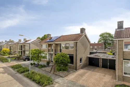 Tussenwoning te koop: Goldbergsingel 86, Centrum Leek en omgeving Leek