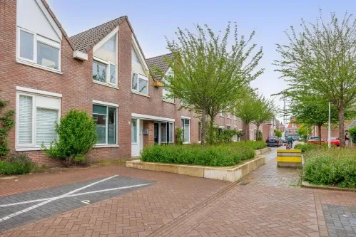 Tussenwoning te koop: Golofkinstraat 35, Russische buurt Zaandam