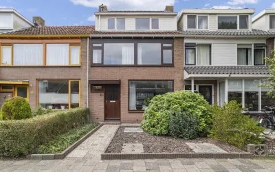 Tussenwoning te koop: Goudenregenlaan 21, Oranjebuurt Castricum