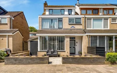 Corner house for sale: Goudenregenlaan 45, Oranjebuurt Castricum