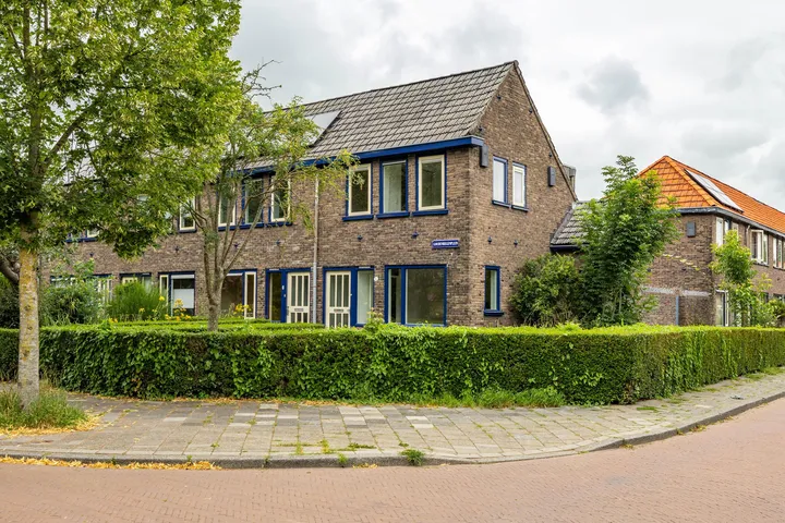 Hoekwoning te koop: Goudenregenplein 1, Bloemenbuurt Groningen