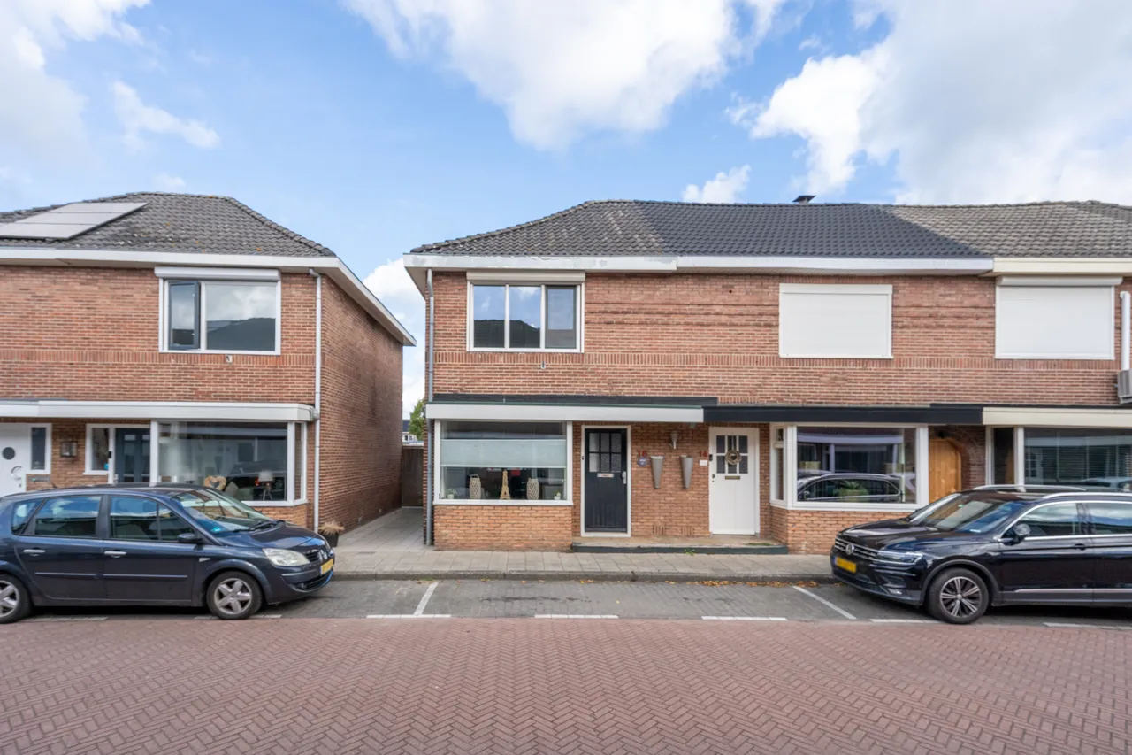 Hoekwoning te koop: Goudenregenstraat 16, Enschede