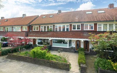 Terraced house for sale: Goudenregenstraat 25, Oldegalileën Leeuwarden