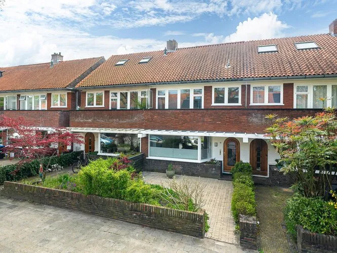 Tussenwoning te koop: Goudenregenstraat 25, Oldegalileën Leeuwarden