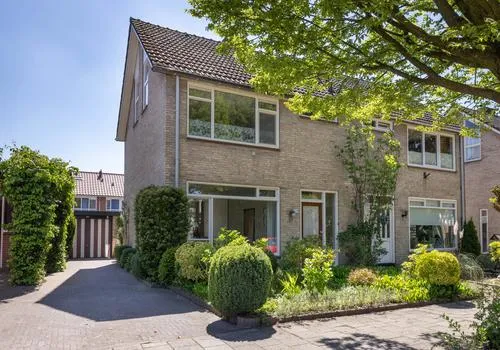 Twee-onder-één-kap te koop: Goudenregenstraat 29, Lettersveld II Borne