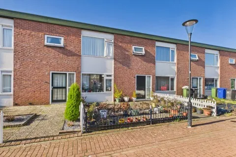 Tussenwoning te koop: Goudenregenstraat 4, Terneuzen