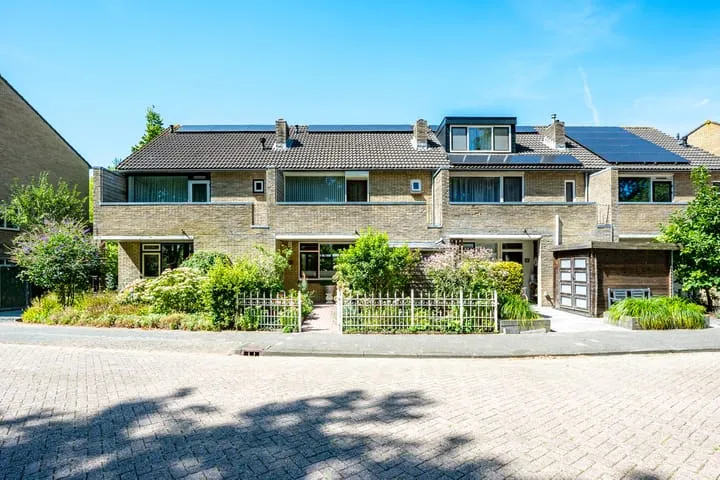 Terraced house for sale: Goudenregenstraat 60, Bomenbuurt (Vianen) Vianen (Ut)