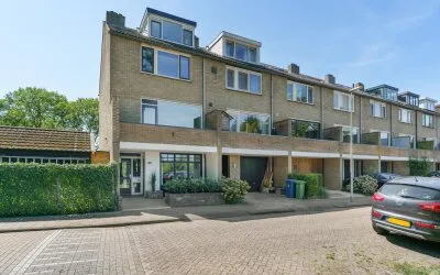 Corner house for sale: Goudenregenstraat 66, Bomenbuurt (Vianen) Vianen