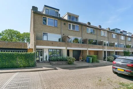 Corner house for sale: Goudenregenstraat 66, Bomenbuurt (Vianen) Vianen (Ut)