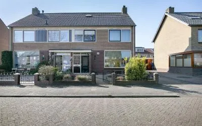 Twee-onder-één-kap te koop: Goudoever 8, Broerswetering Bunschoten-Spakenburg