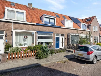Terraced house for sale: Goudsbloemstraat 32, Tuindorp-West Den Helder