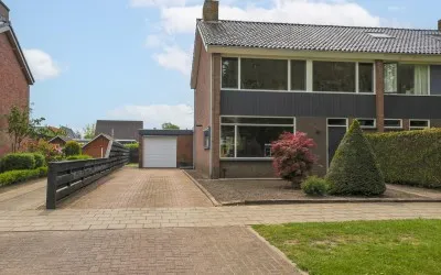Twee-onder-één-kap te koop: Goudtsjeblom-strjitte 11, Kootstertille Kootstertille
